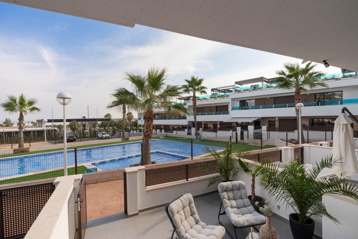 Apartment in Alicante - view 1