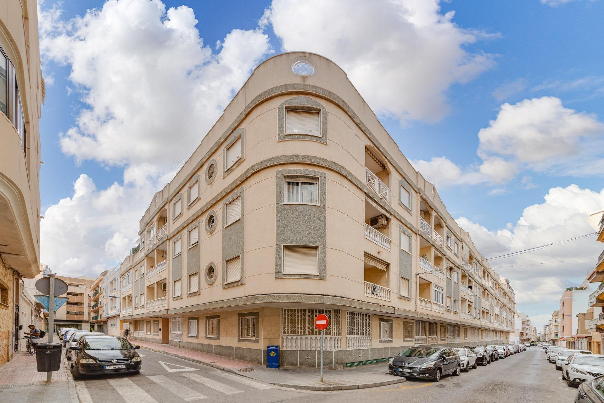 Apartment in Alicante - view 1