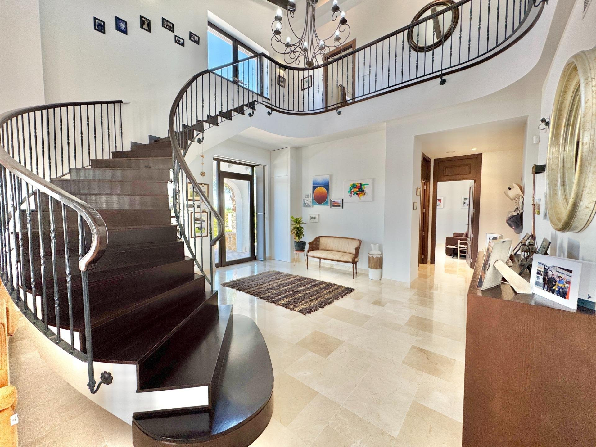Villa in Alicante - view 1
