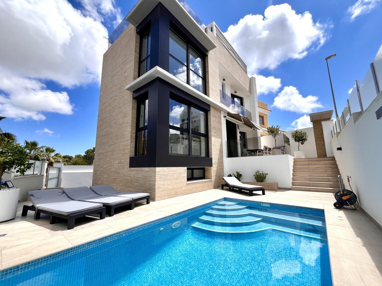 Villa in Urbanizacion los Balcones - view 1