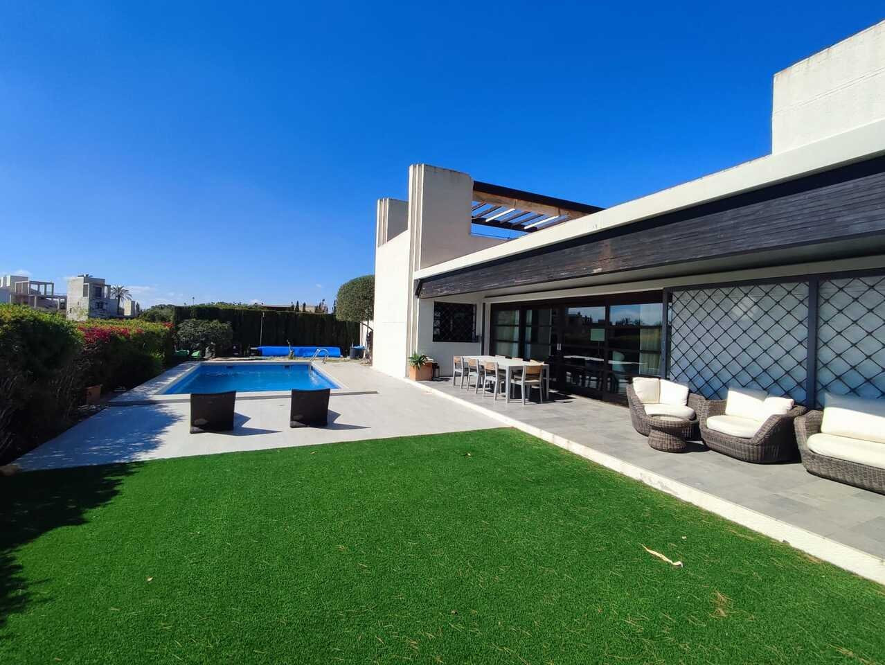 Villa in Santa Cruz - view 1
