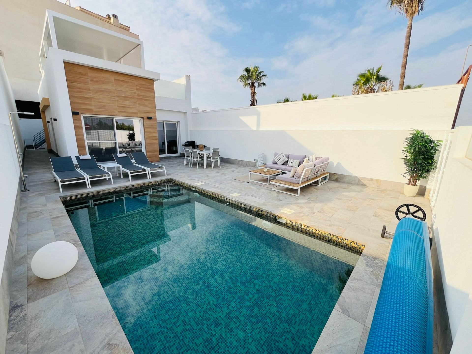 Villa in Santa Cruz - view 1