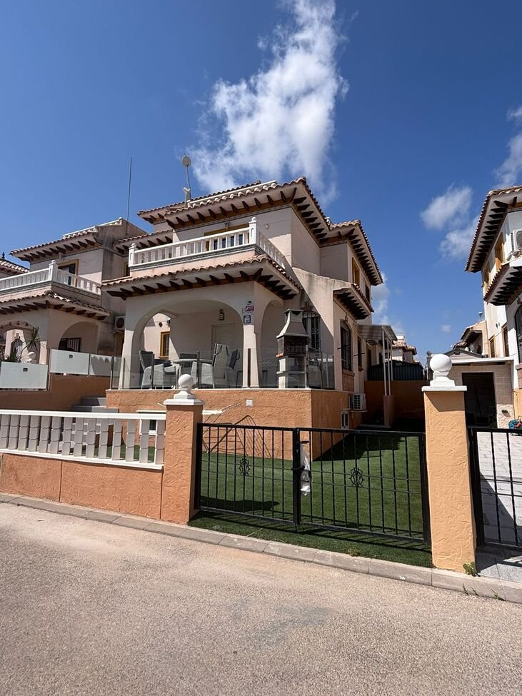 House in Playas de Orihuela - view 1