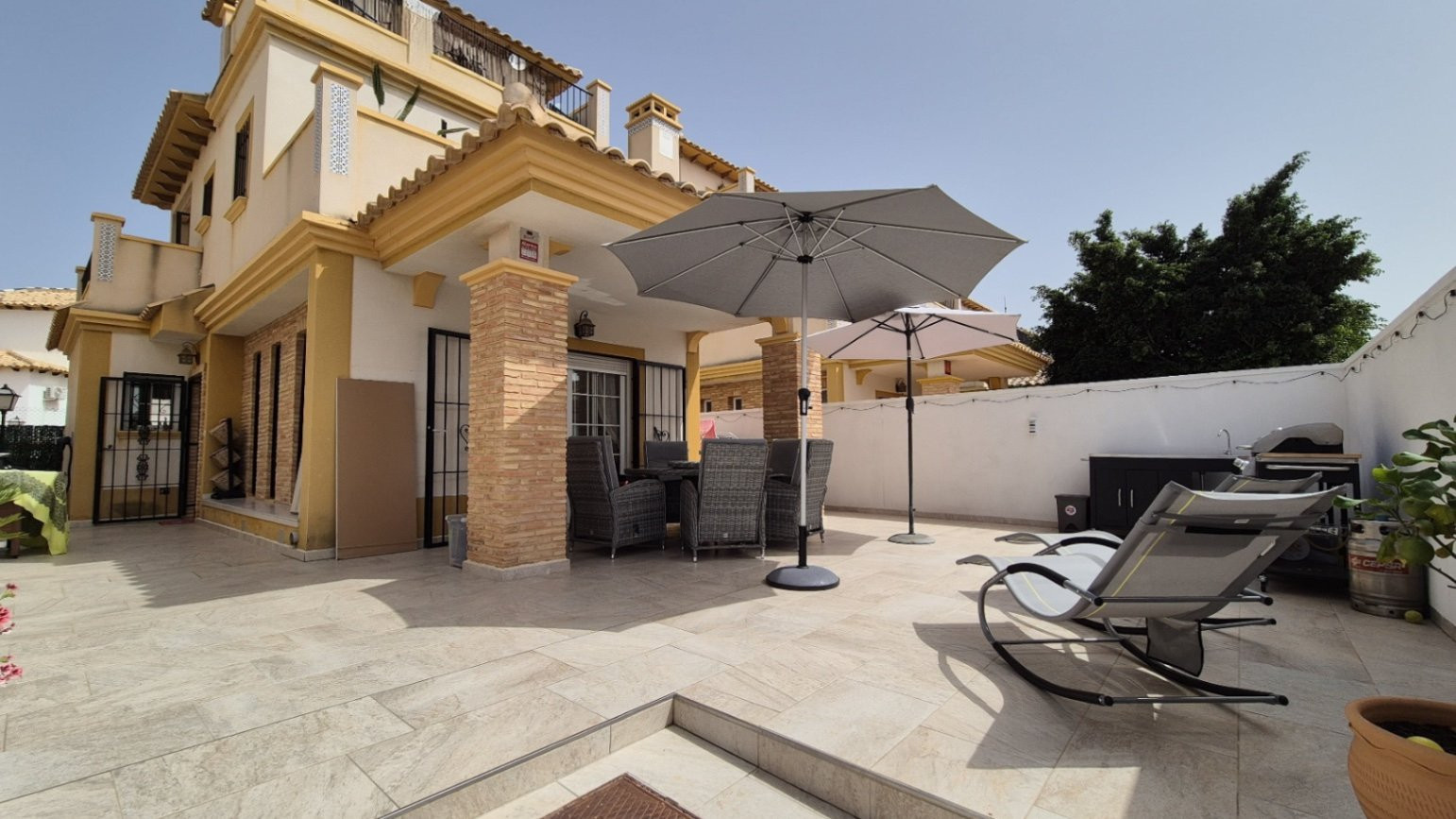 Villa in Playas de Orihuela - view 1