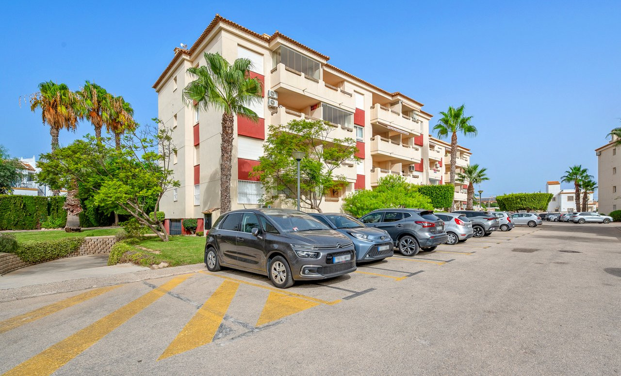 Apartment in Urbanizacion los Balcones - view 1