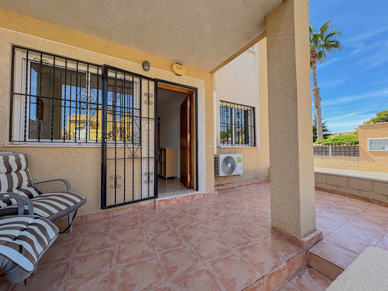 Apartment in Alicante - view 1
