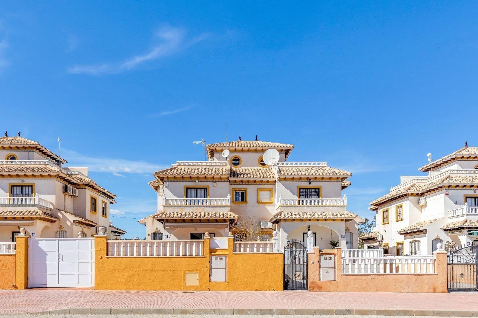 House in Urbanizacion los Balcones - view 1
