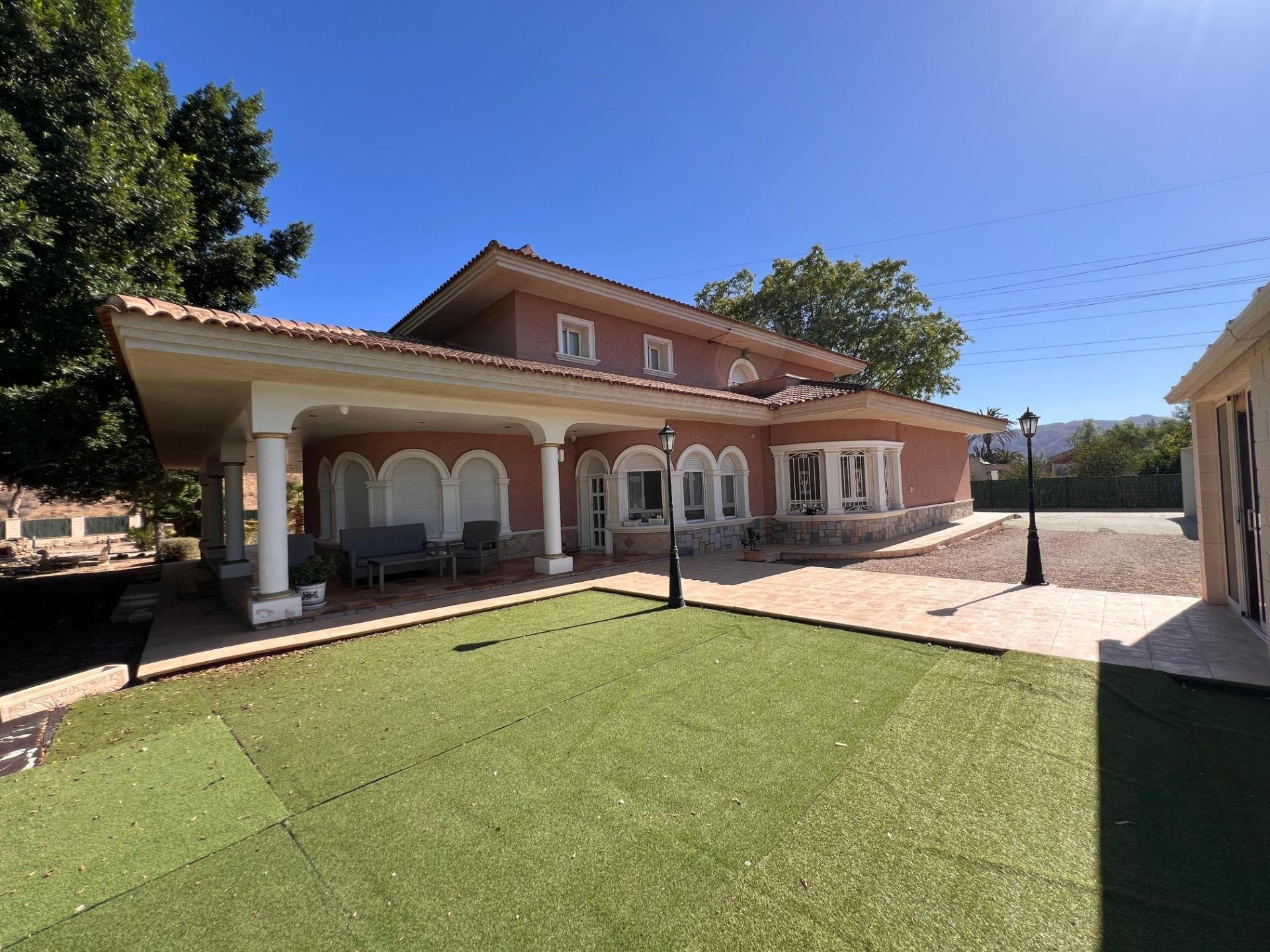 Villa in Callosa de Segura - view 1
