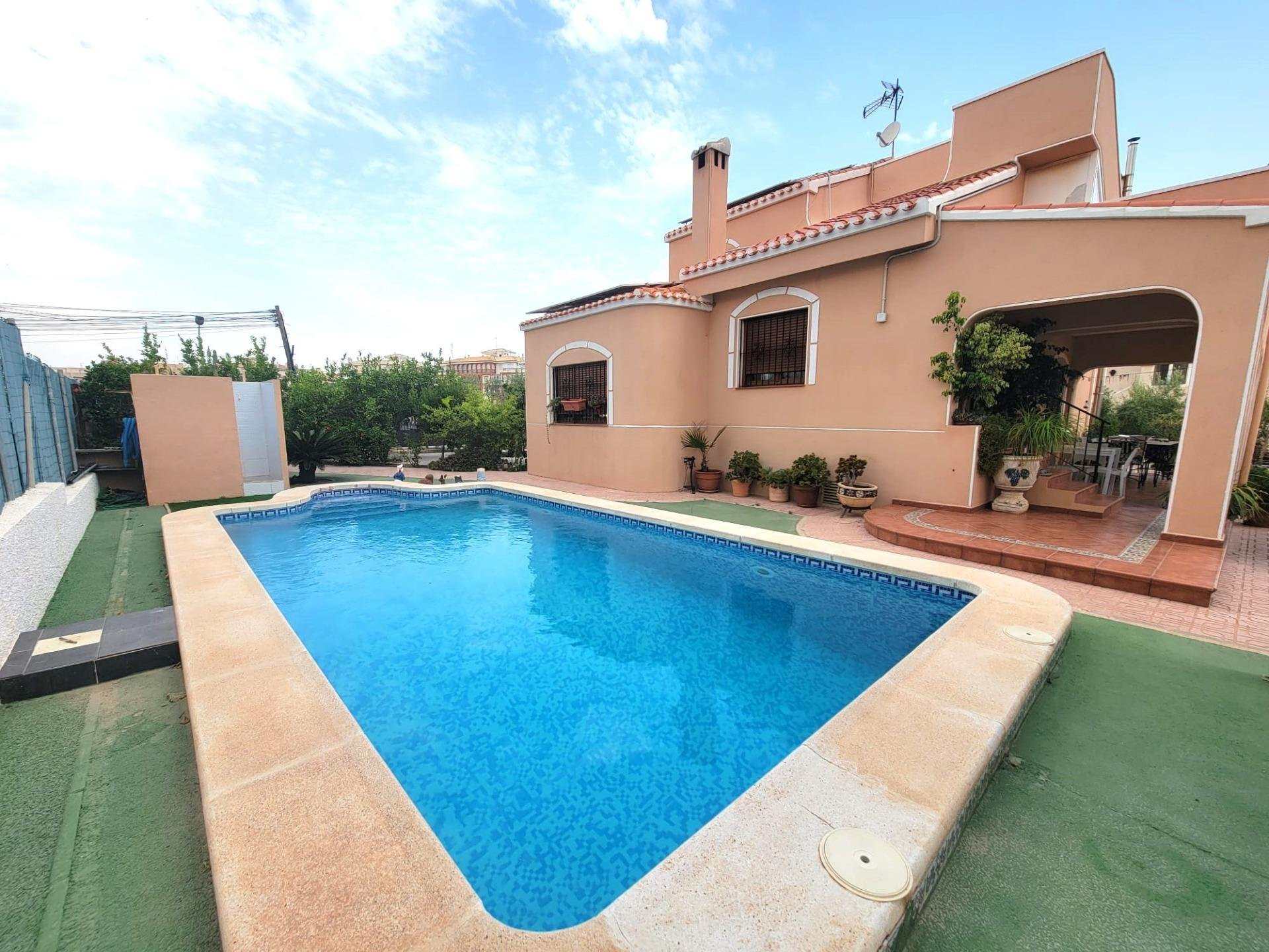 Villa in Torrevieja - view 1