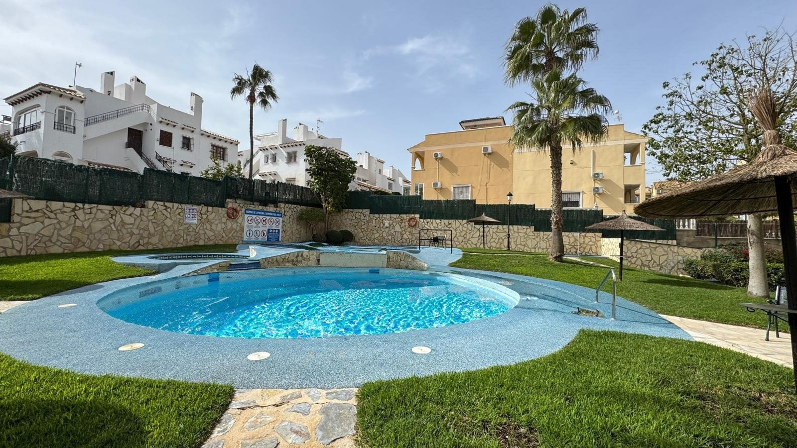 Apartment in Urbanizacion los Balcones - view 1