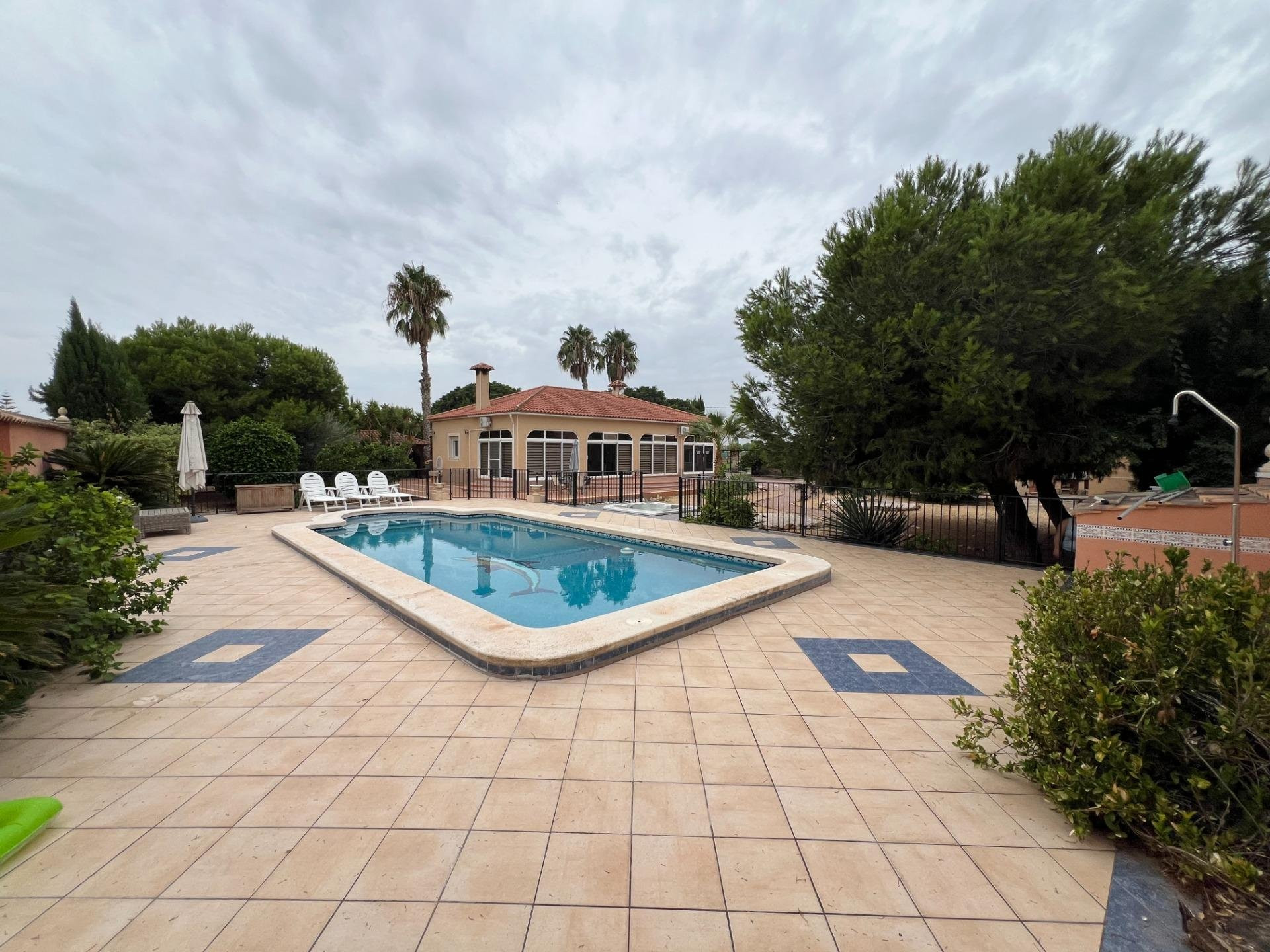 Villa in Dolores - view 1