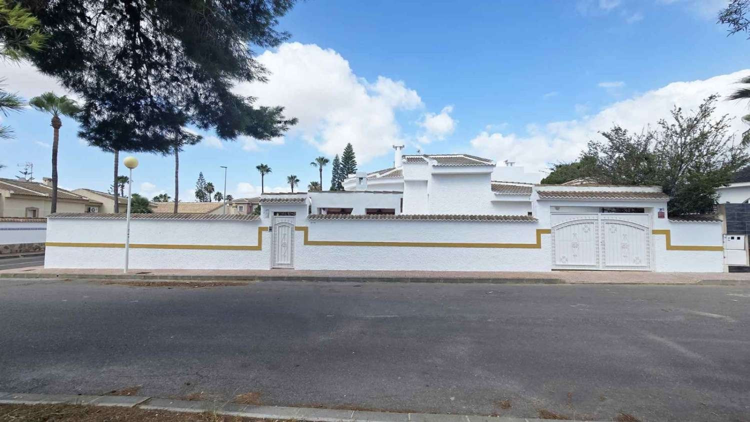 Villa in Rojales - view 1