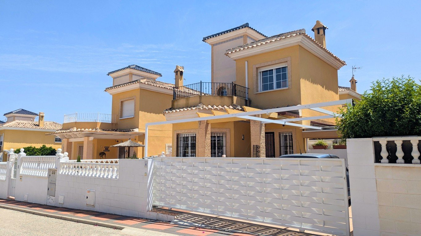 Villa in Alicante - view 1