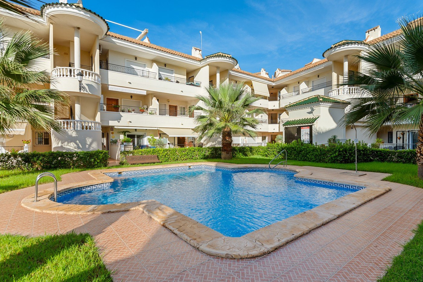 Apartment in Jacarilla - view 1