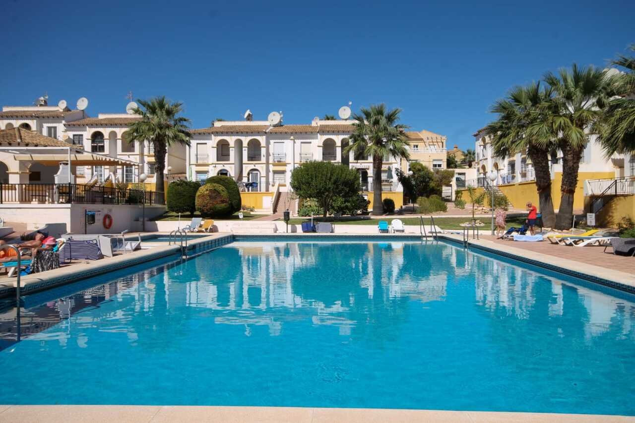 Apartment in Villamartin - view 1