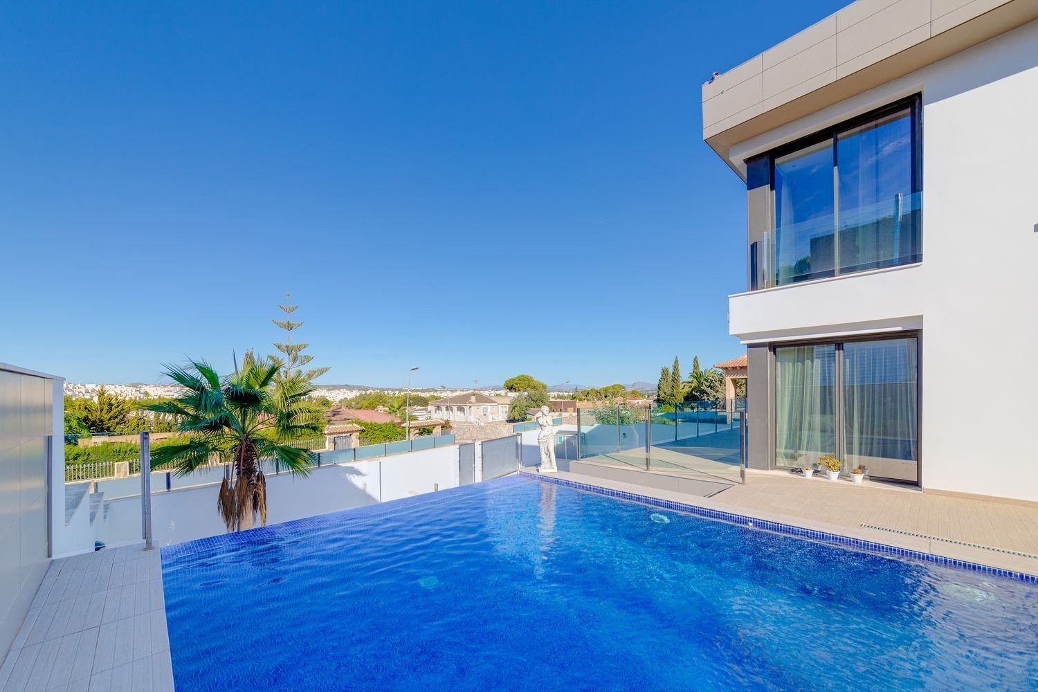 Villa in Urbanizacion los Balcones - view 1