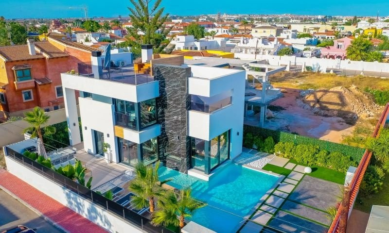 Villa in Torrevieja - view 1