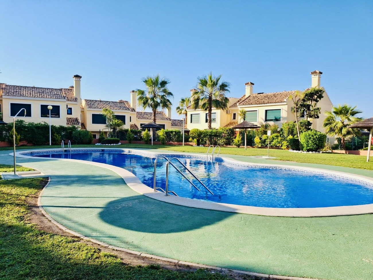 Apartment in Urbanizacion los Balcones - view 1