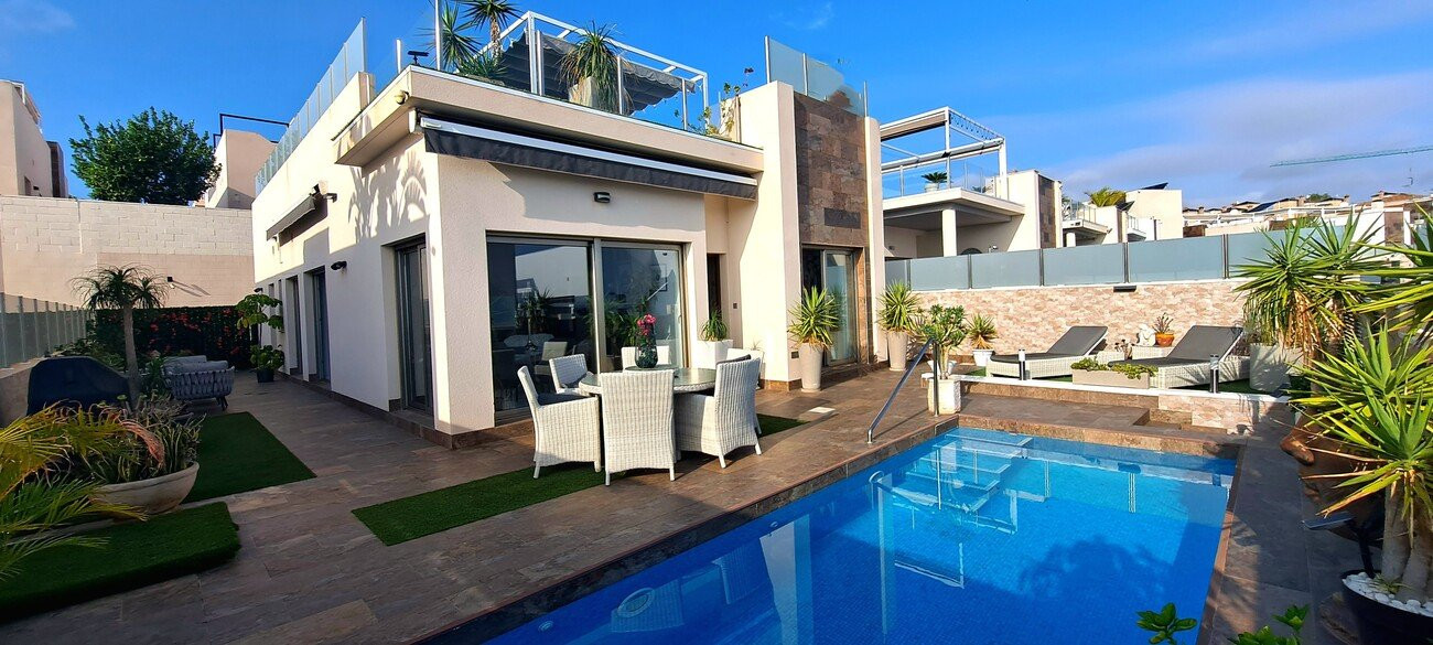 Villa in La Zenia - view 1