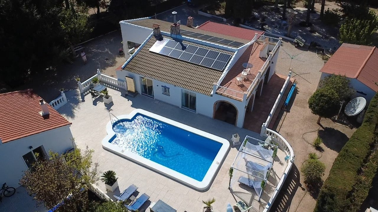 Villa in Salinas - view 1