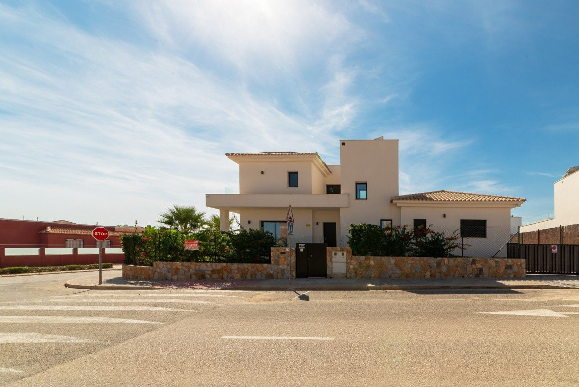 Villa in Los Montesinos - view 1