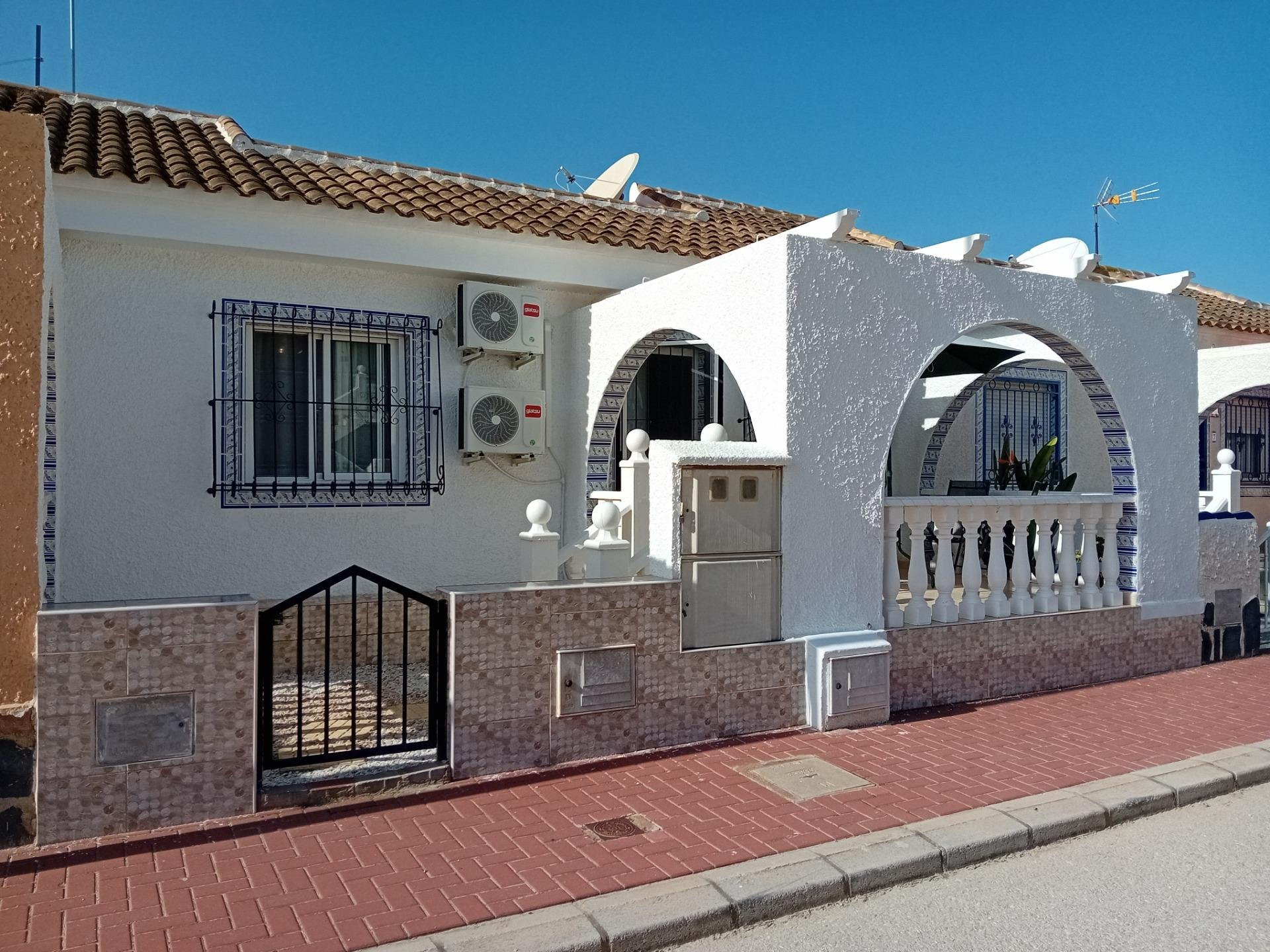 Villa in Pareton - view 1