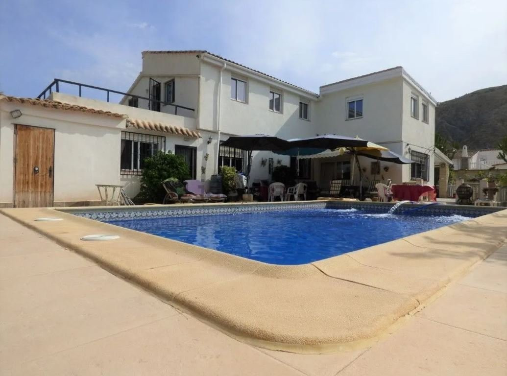 Villa in Orcheta - view 1