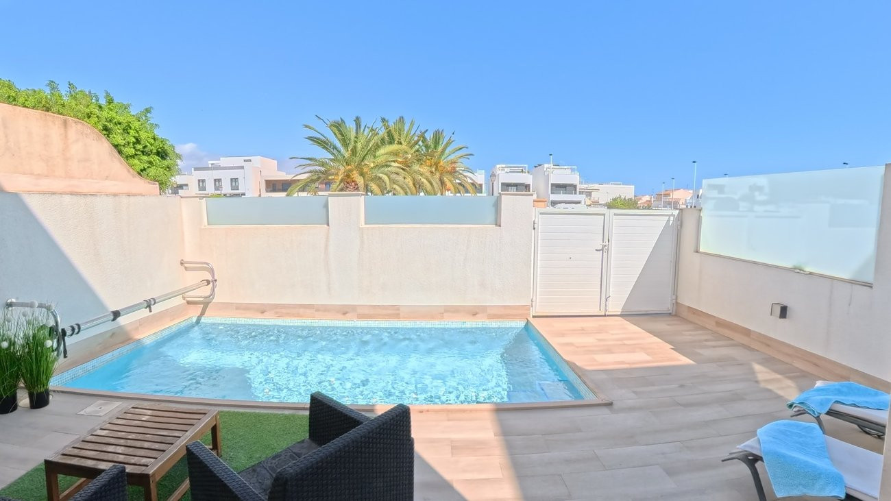 House in Los Tarragas - view 1