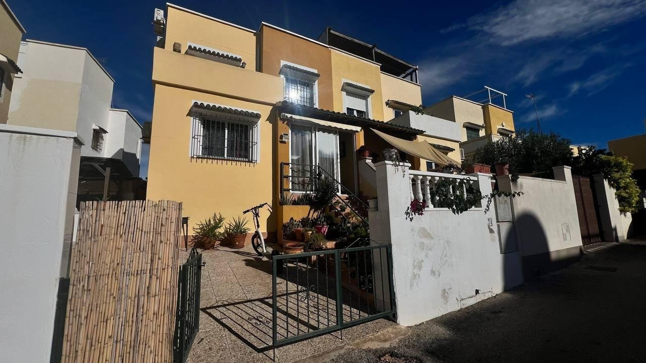 House in Urbanizacion los Balcones - view 1