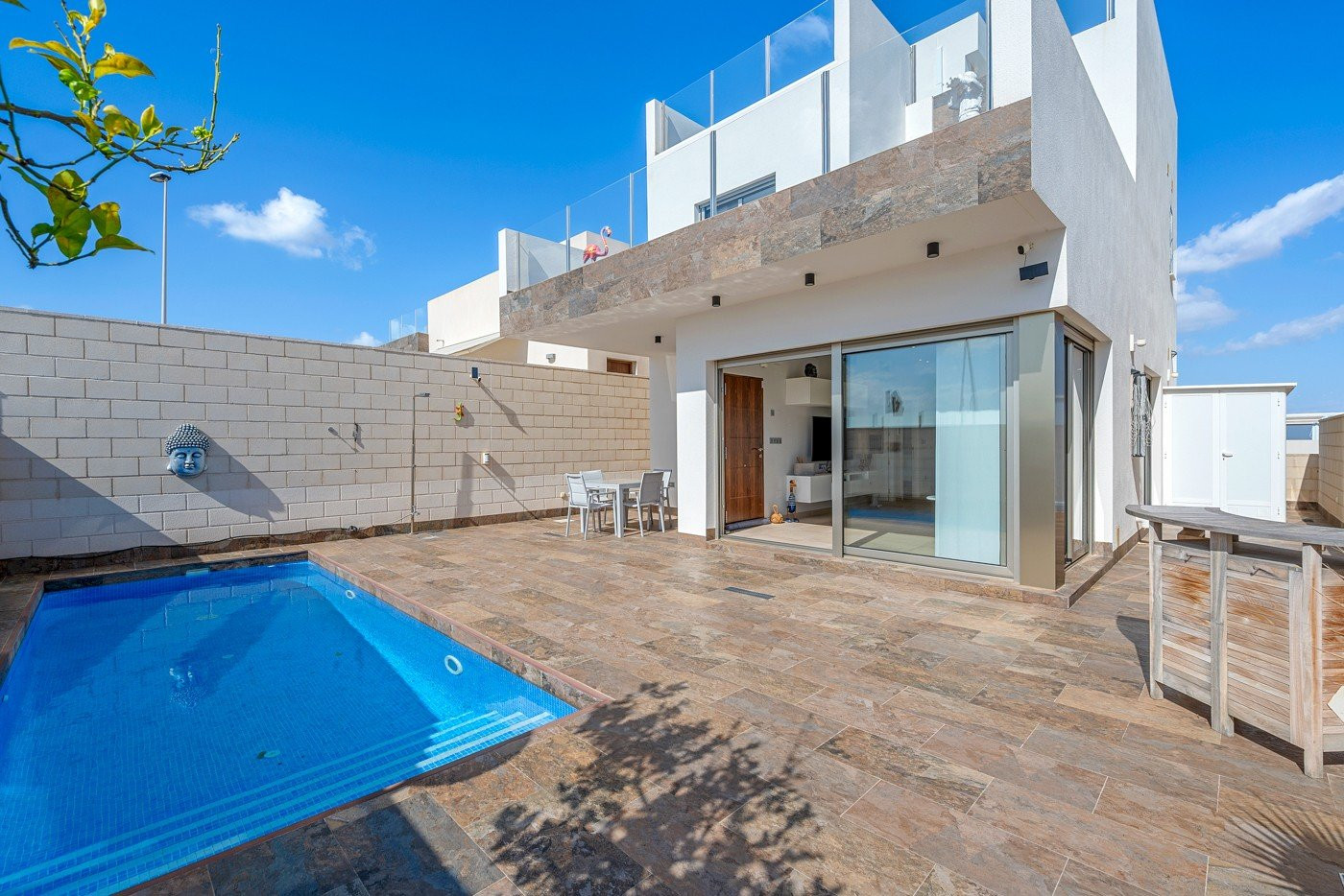 Villa in Desamparados - view 1