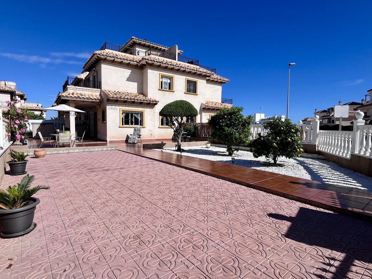 House in La Zenia - view 1