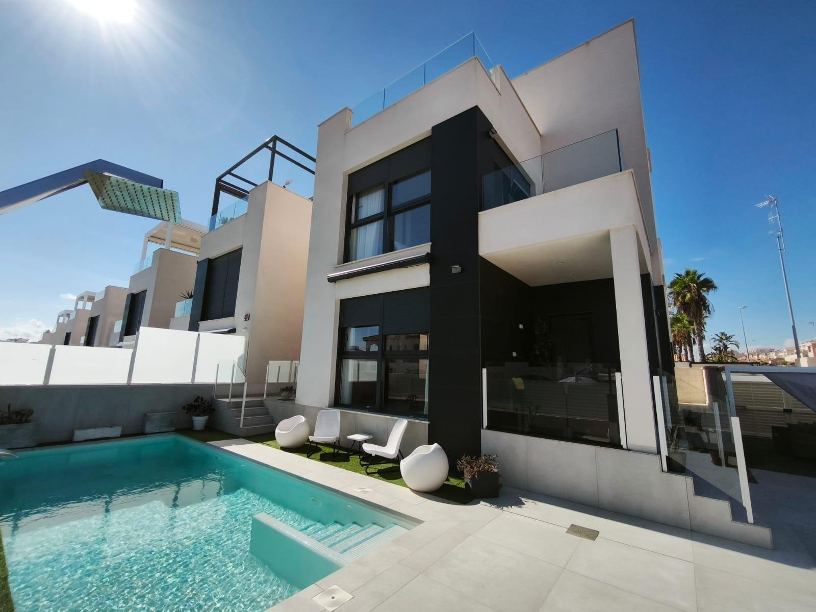 Villa in Urbanizacion los Balcones - view 1