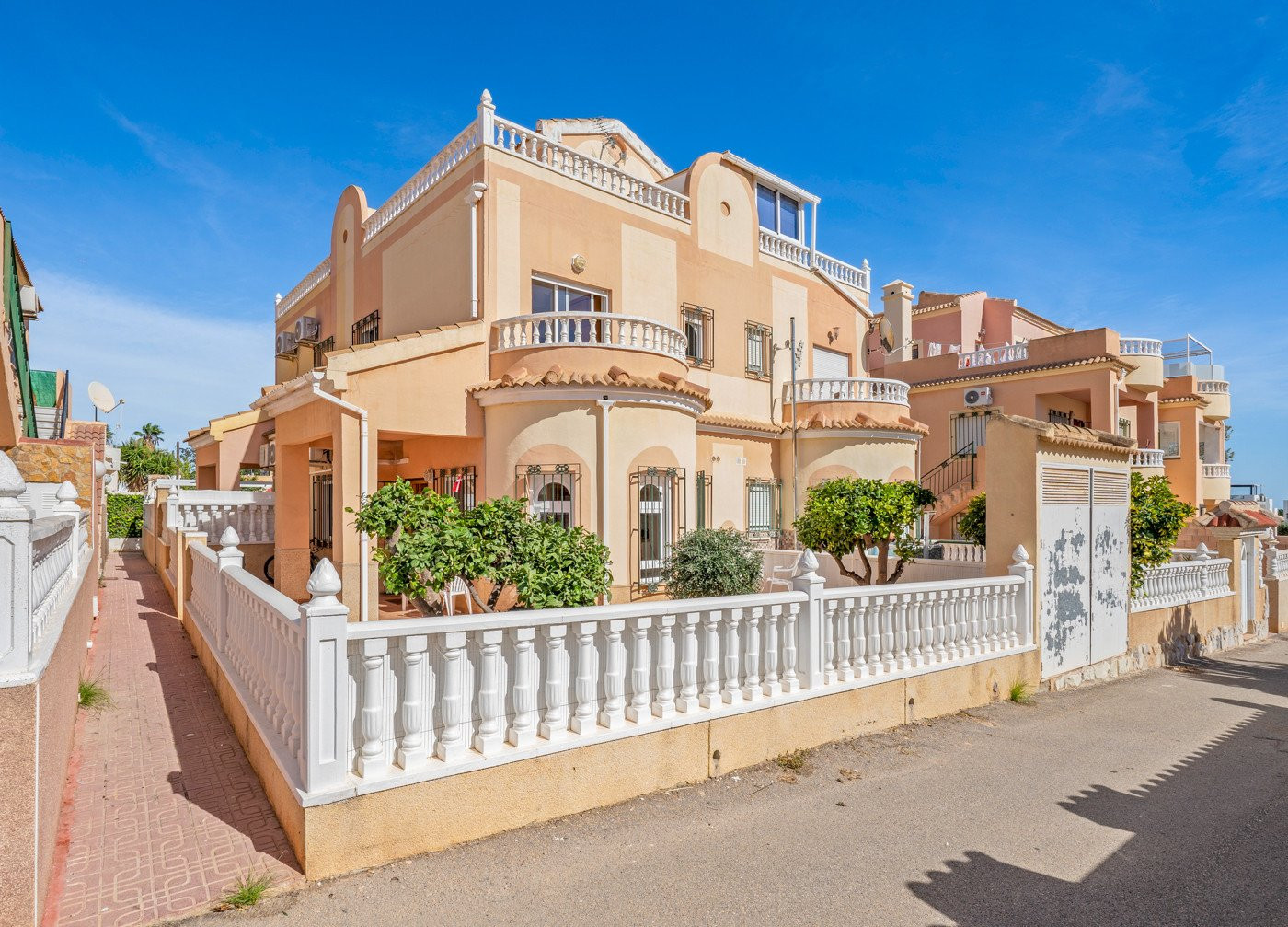 House in La Zenia - view 1