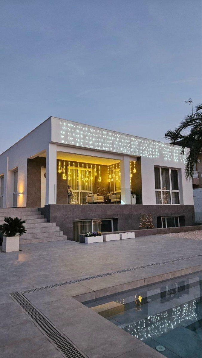 Villa in Molins - view 1
