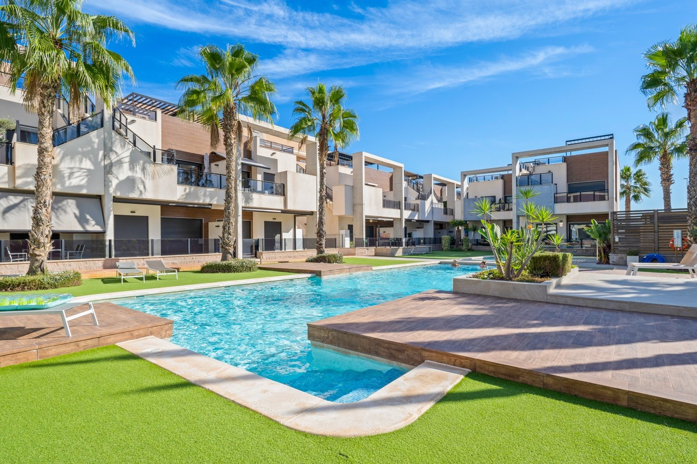 Apartment in Urbanizacion El Raso - view 1