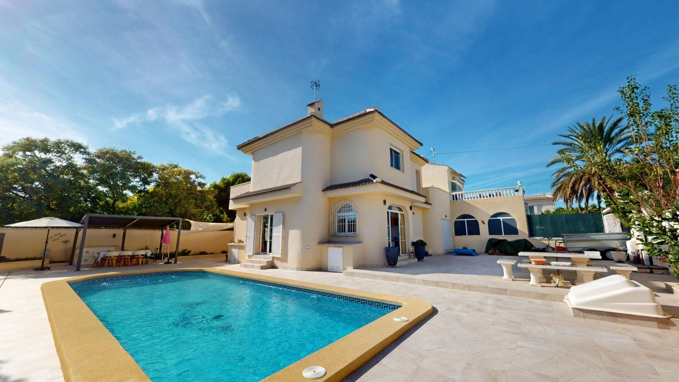 Villa in Los Alcazares - view 1