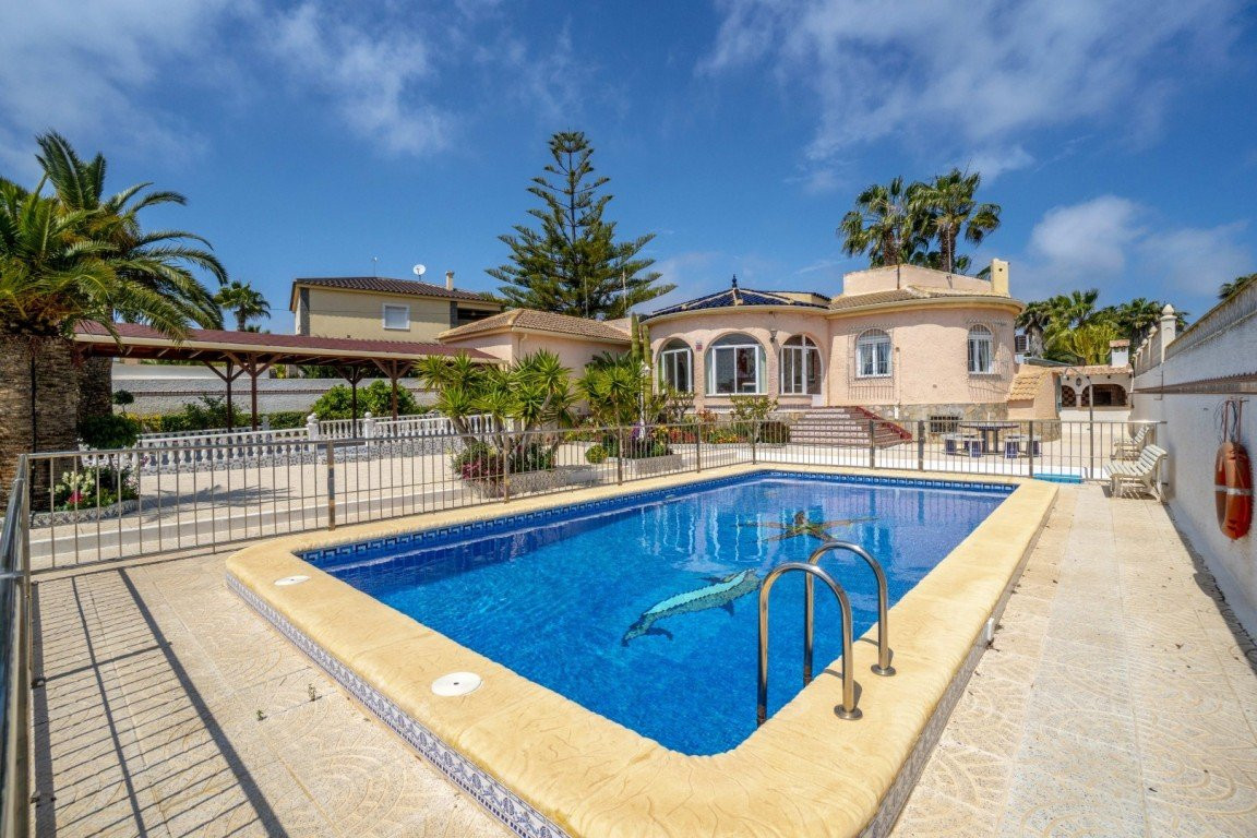 Villa in Torrevieja - view 1
