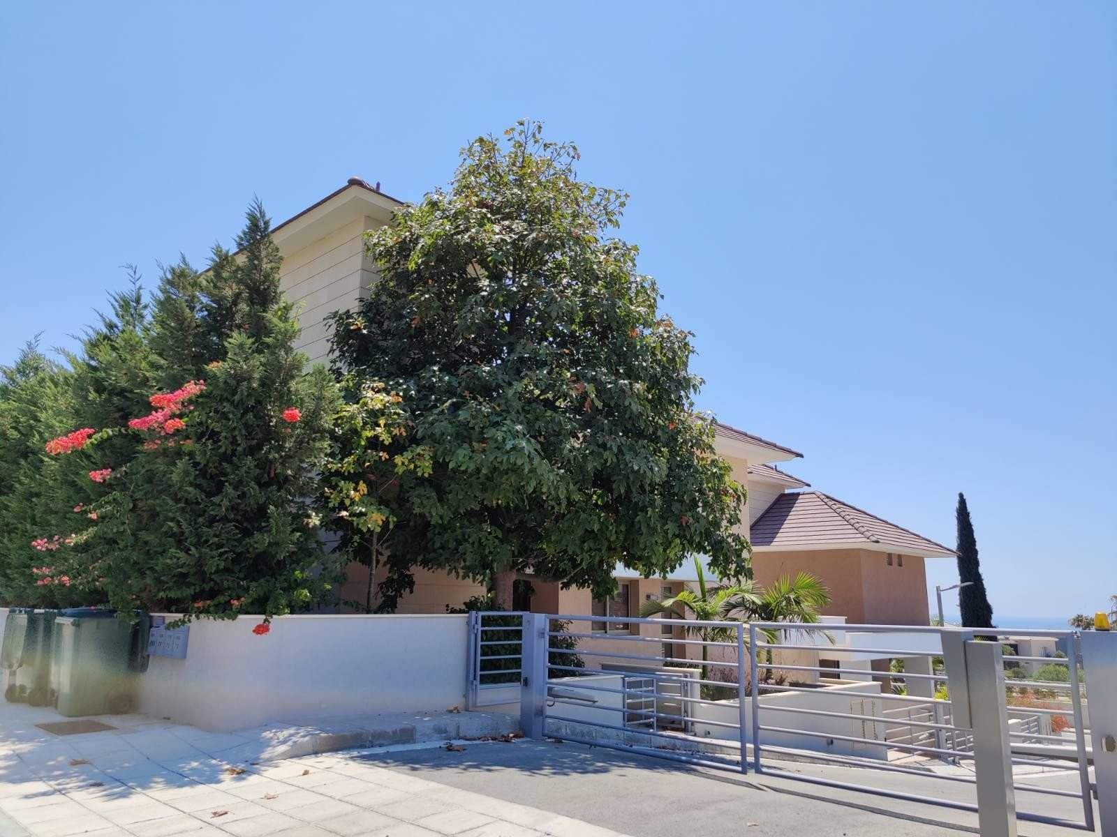 House in Pano Pyrgos - view 1