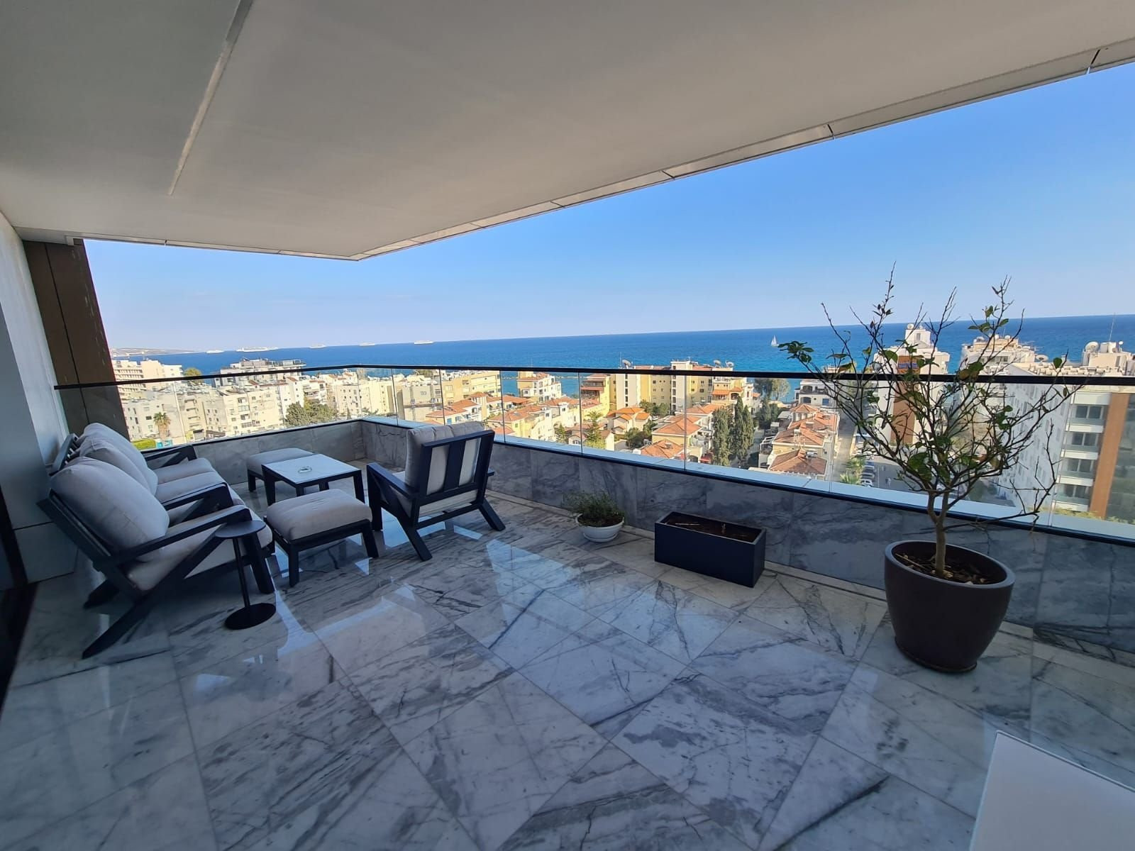 Apartment in Germasogeia - view 1