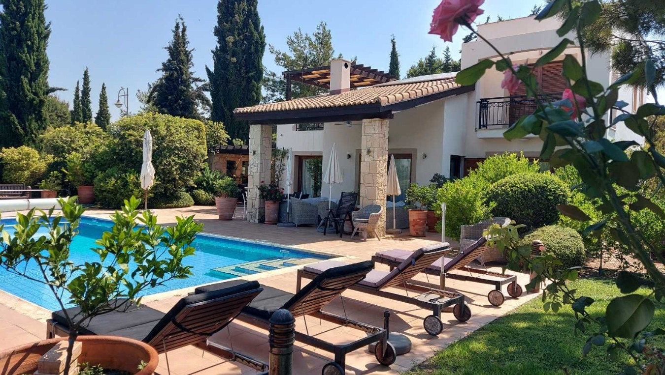 House in Kouklia - view 1