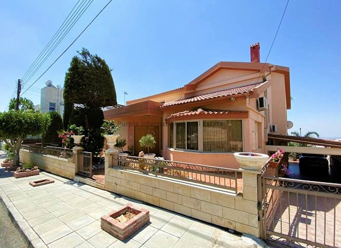 House in Agia Fylaxis - view 1