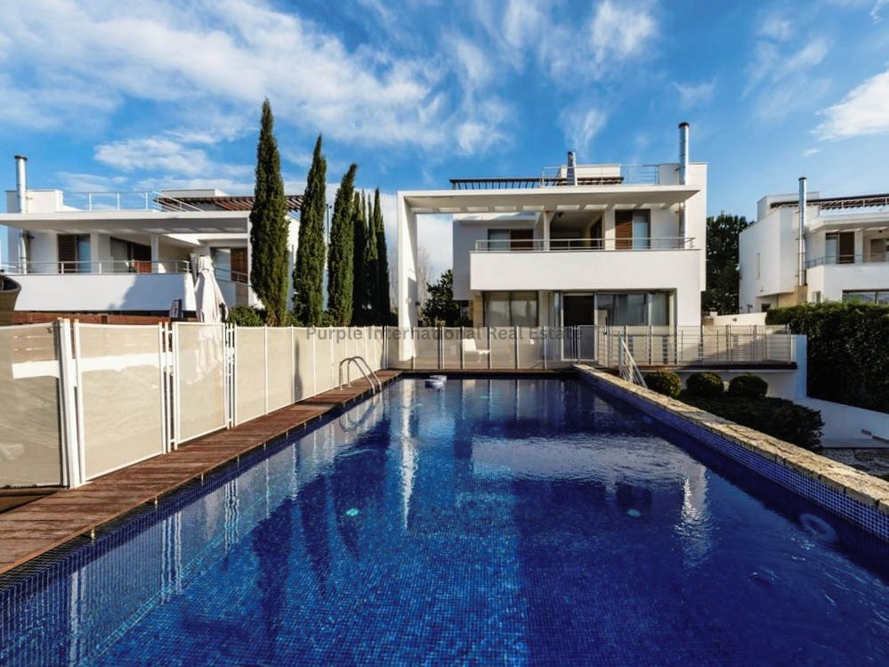 House in Neo Chorio - view 1