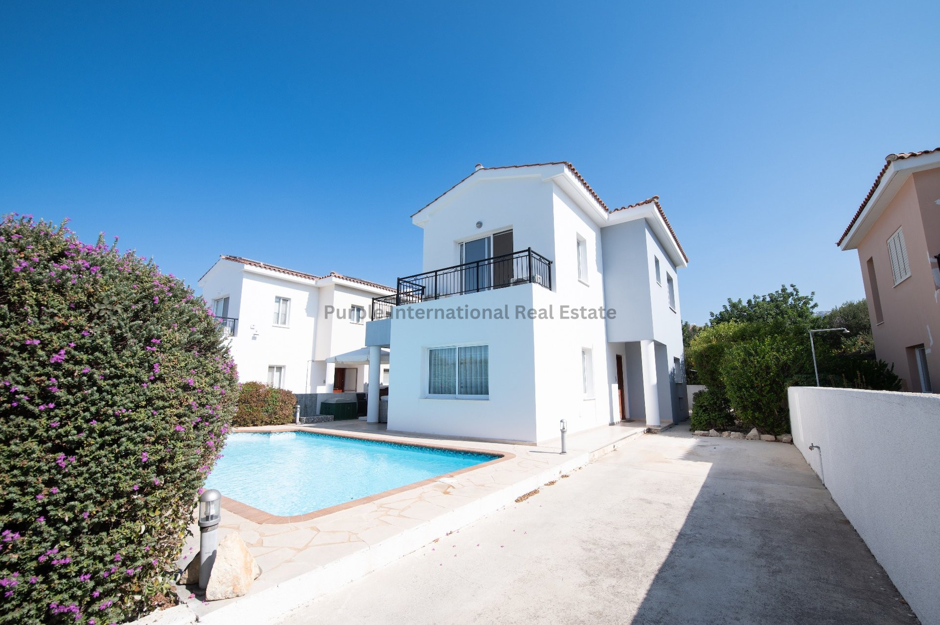 House in Tala - view 1