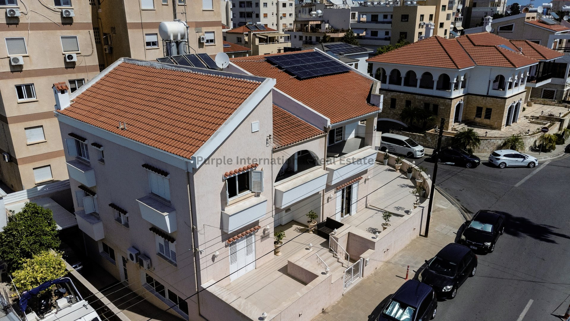 House in Agios Nikolaos - view 1