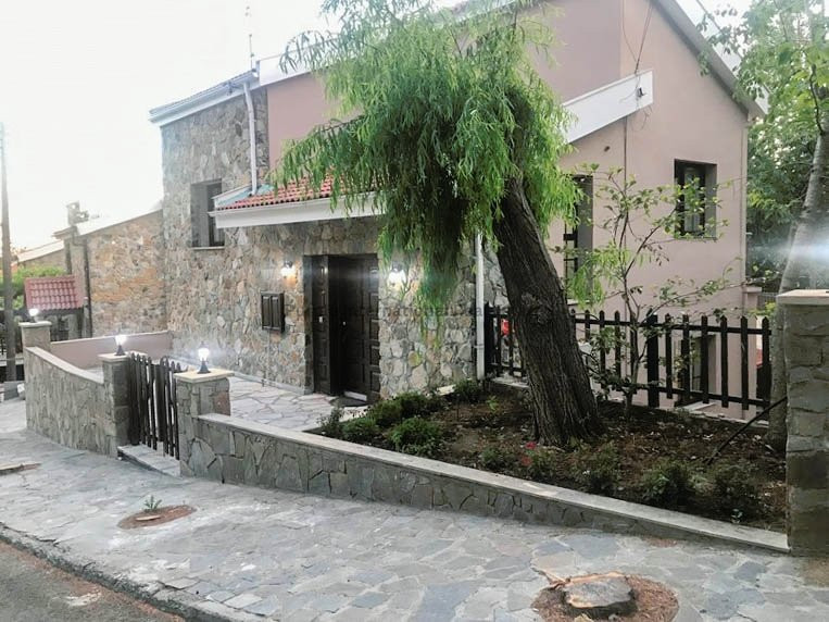 House in Kato Platres - view 1