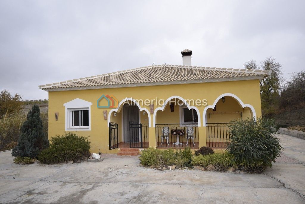 Villa in El Soriano - view 1