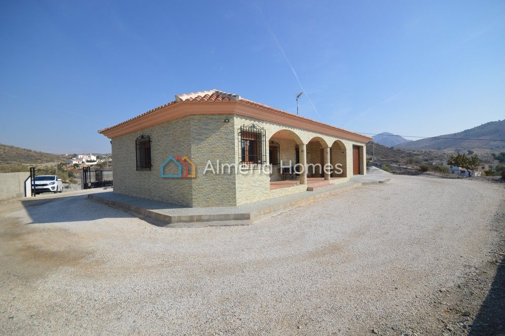 Villa in El Soriano - view 1
