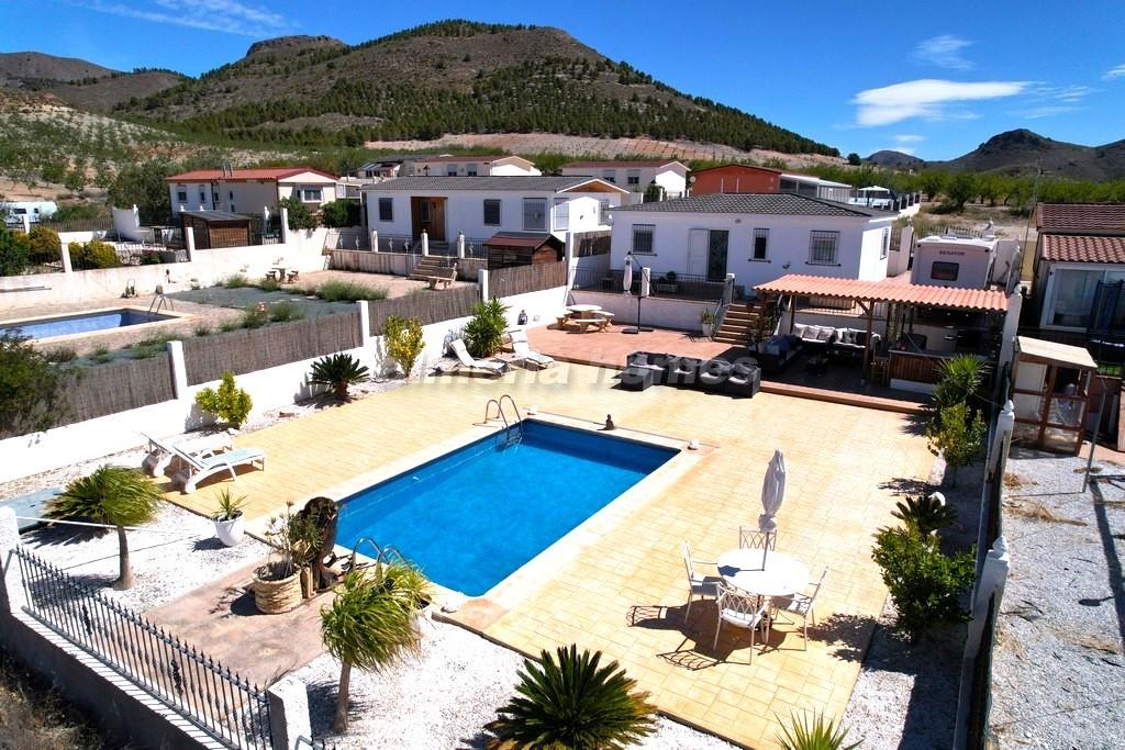 Villa in El Soriano - view 1