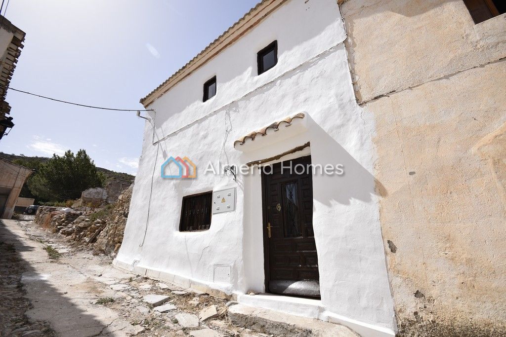 House in Arroyo Albanchez - view 1