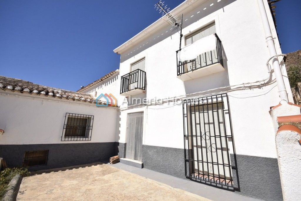 House in El Soriano - view 1